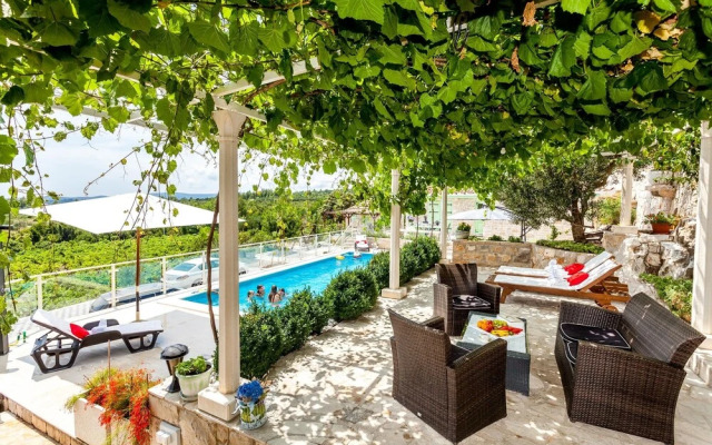 The Hidden Treasure Village - 3 Villas