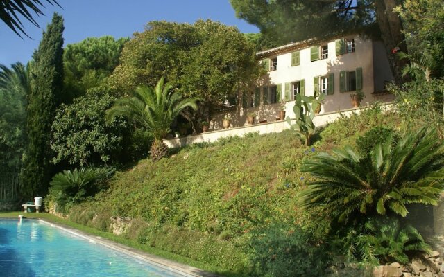 Elegant 18Th Century Villa In Cannes With Private Pool And Seaview