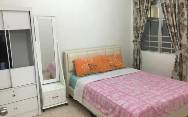 Hong Kong Apartment @ Crown Imperial Court