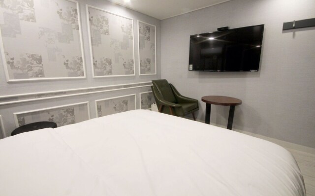 Louis Hotel Busan Beomildong