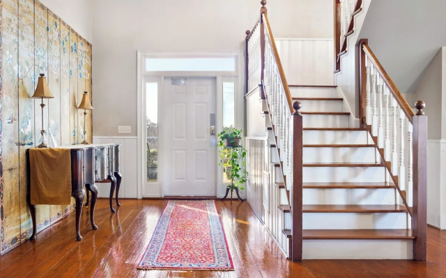 Stone Mountain Manor