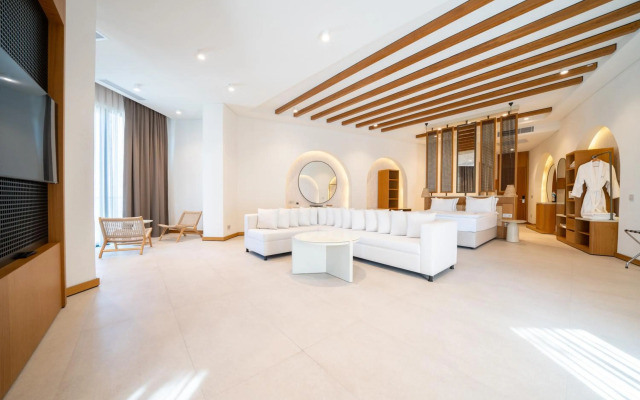 The Norm Collection Door'a