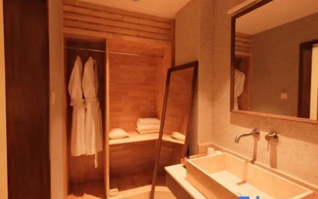 son feng shan xia – Bathroom – Dali