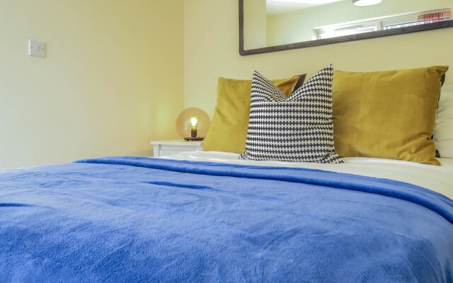 Tudors eSuites Birmingham Townhouse Private Garden Free Parking