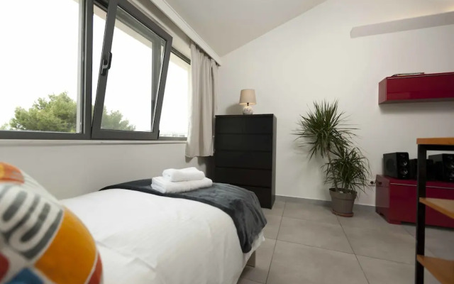 CHROMA Lodge Pikermi
