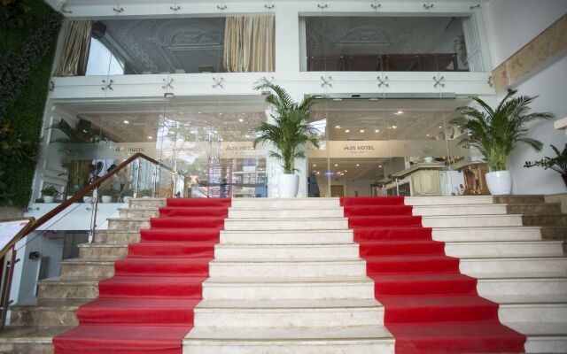 Dahlialand Saigon Hotel & Swimming Pool