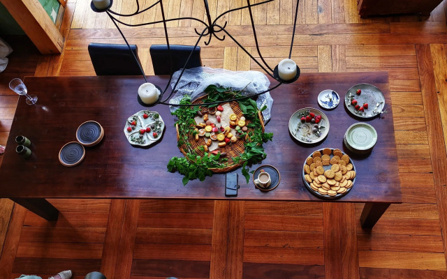 The House With No Nails