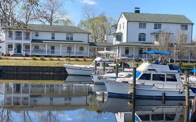 The Cypress Inn Bed & Breakfast