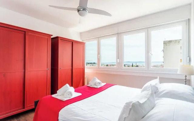 Comfortable apartment with great city and sea view