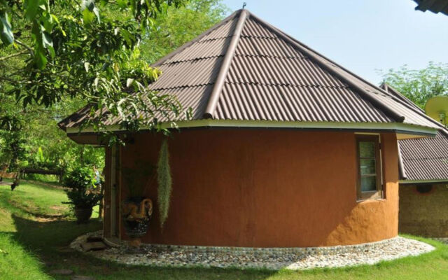 Baandin Huaiphung Resort