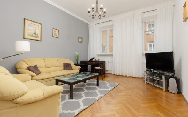 Apartment Near Royal Castle by Renters