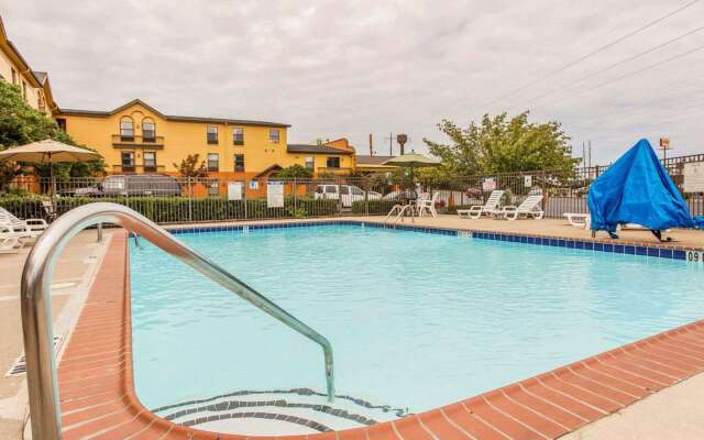 Quality Inn Marietta near Dobbins ARB