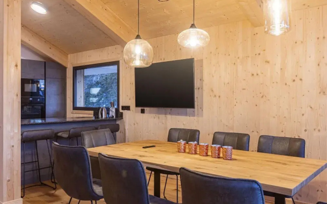 Superior Chalet With Sauna and hot tub