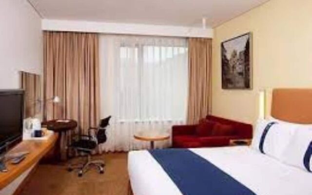 Hotel R Inn Delhi