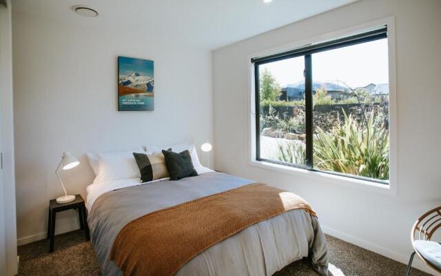 Minaret Ridge - Sleeps 8 - Mountain Views