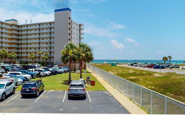 Beach View 3br/2ba W/pools Sleeps 8