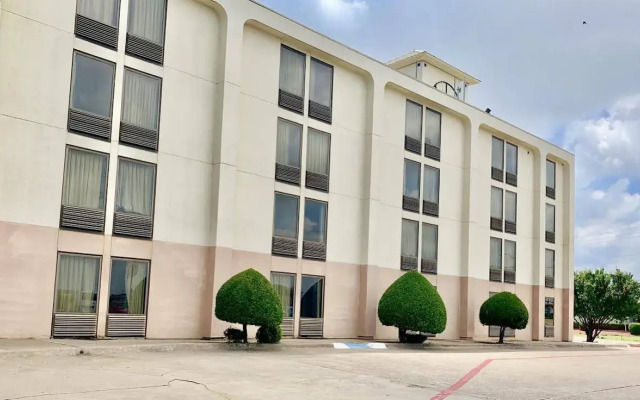 Motel 6 Lewisville, TX - Medical City