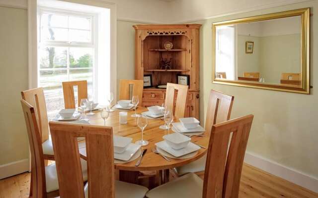 Beautiful Mansion in Botwnnog With a Private Garden