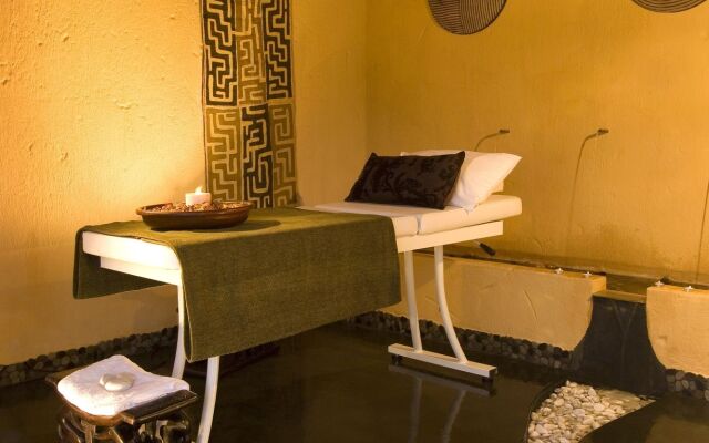 Pondoro Game Lodge  - Open to Kruger Park