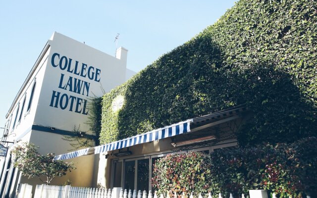 College Lawn Hotel - Hostel