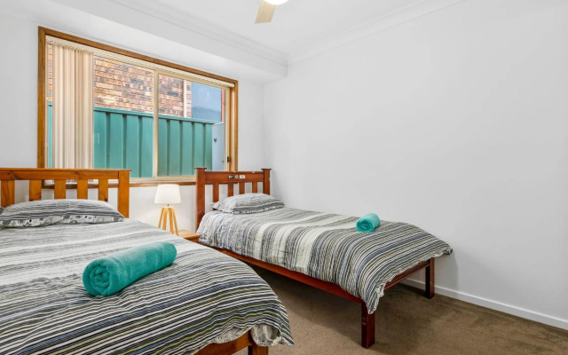 An Easy Stroll to the Water the Park and the Country Club – Guest Rooms – Sanctuary Point
