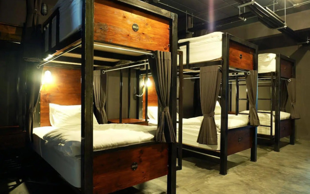 Rider Bedroom Hostel & Cafe