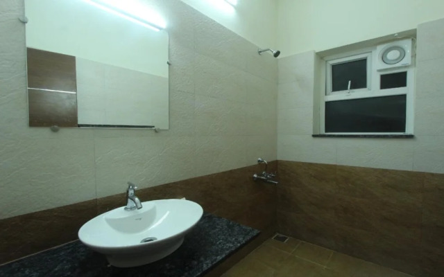 Hotel Maple Suites By OYO Rooms