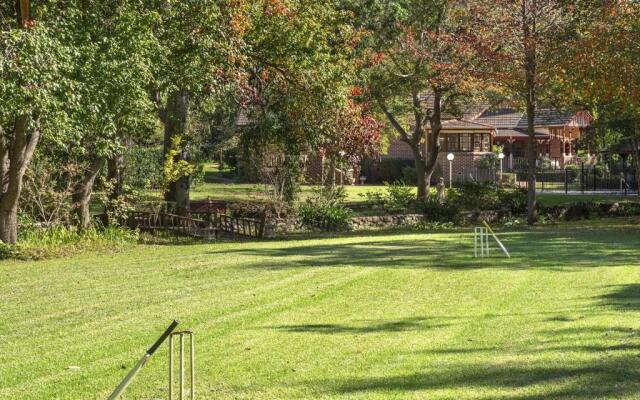 THE ELMS Berry Berry and Surrounds 4pm check out Sundays