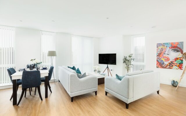 Price & Weeks - Winchester Suite (with Parking)