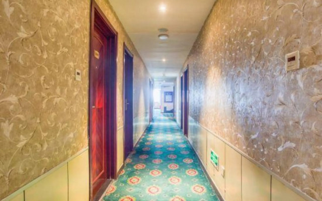 Aiju Hotel (Dashiqiao Railway Station South)