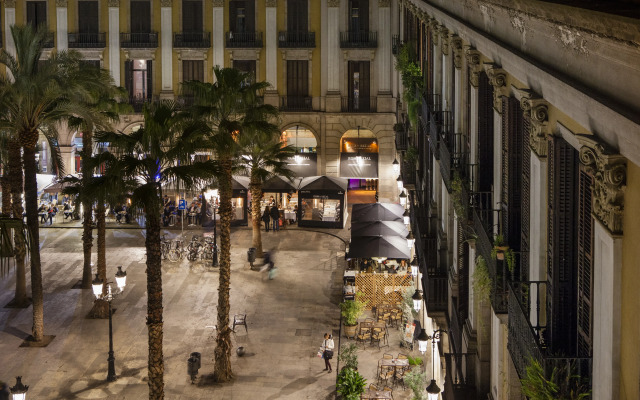 Las Ramblas Pasaje Bacardi Apartments
