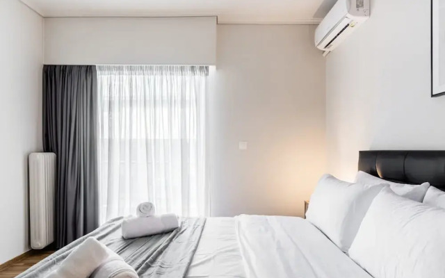 Spacious and Sunlit Seaside Flat