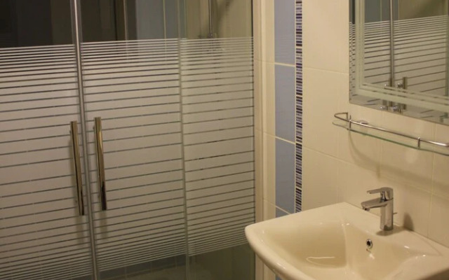 Elegant Modern & Style Hillview Balcony