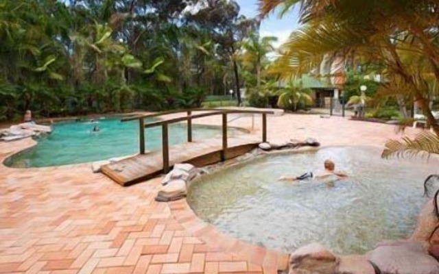 Gateway Lifestyle Lorikeet