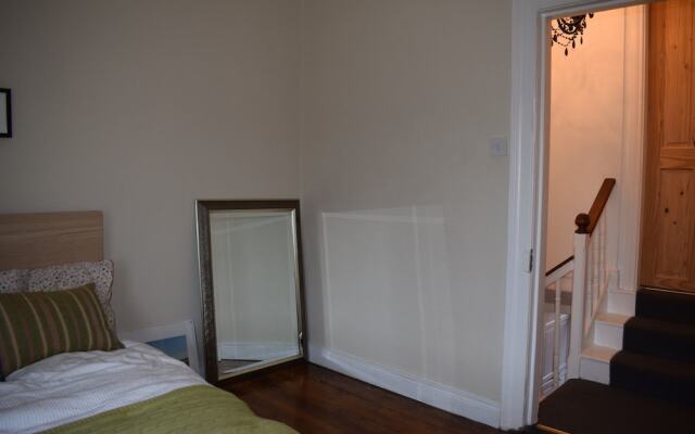 2 Bedroom House on James Street Sleeps 4