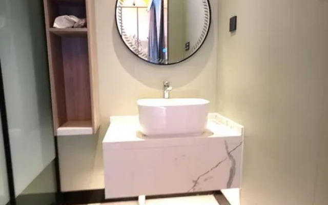 Trip.com Hotel (Jiukeshu Subway Station)