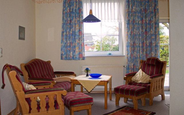 Terraced house in Strackholt in a beautiful area