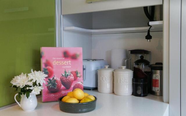 Relax On Richmond - Modern Large Beach House