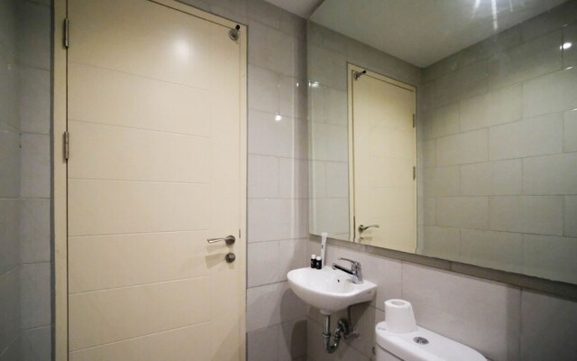 Simple And Cozy Studio At Benson Supermall Mansion Apartment