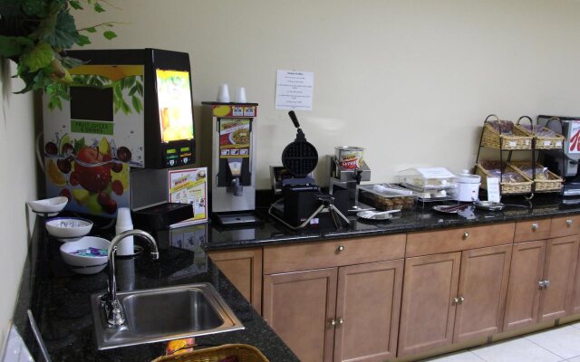 Quality Inn & Suites Greensboro near Lake Oconee