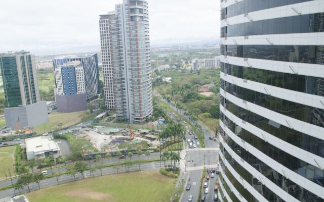 Decorated Duplex Apartment @ BGC