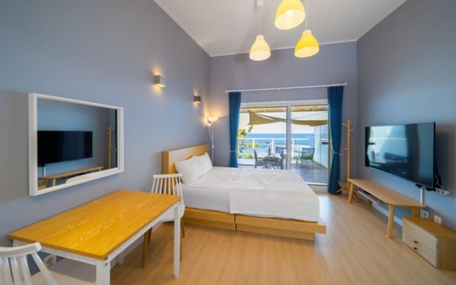 Pohang Red House Ocean Hills Pension