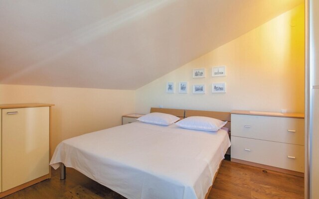 Beautiful Home in Kastel Kambelovac With Wifi and 3 Bedrooms