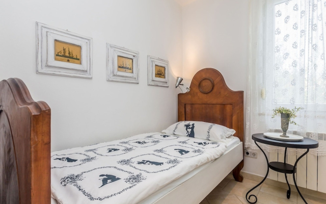 Deluxe Apartment in Premantura With a Shared Swimming Pool