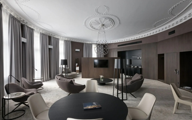 Bank Hotel