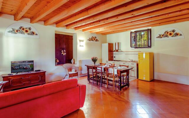 Luxurious Holiday Home in Salò with Swimming Pool