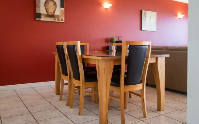 Ocean Views Galore - Airlie Beach