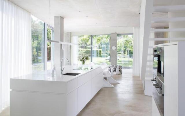 H-house Architectural Residence