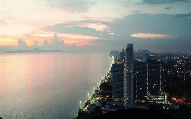 Reflection Jomtien Beach Condo by Dome