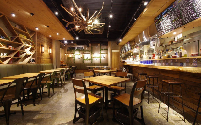 Ark Hostel & Cafe Dining